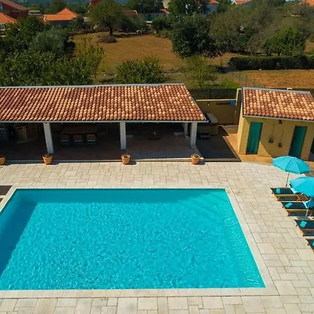 Villa Adele With Extra Large Pool, 82 Vila *