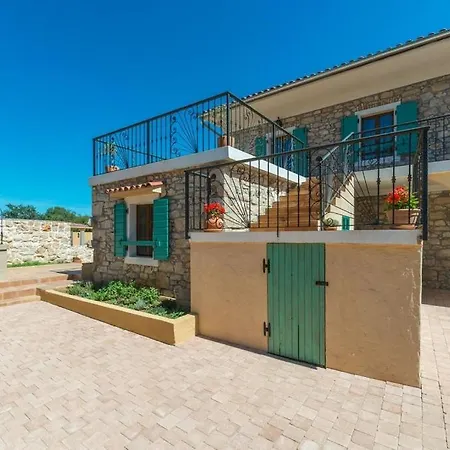Vila Villa Adele With Extra Large Pool, 82